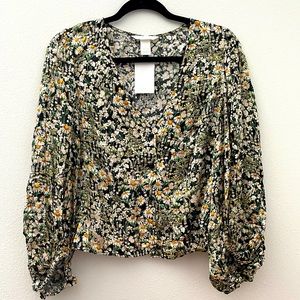 H&M blouse top with a v-neckline button up